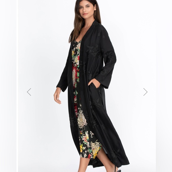 NWT Johnny Was|| SILK CHARMEUSE EMBROIDERED ROBE/KIMONO size large - Picture 4 of 16